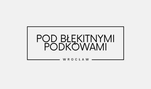 logo pod błękitnymi podkowami